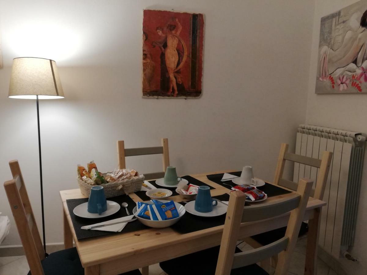 Leone & Victoria House Apartment Помпей Екстериор снимка